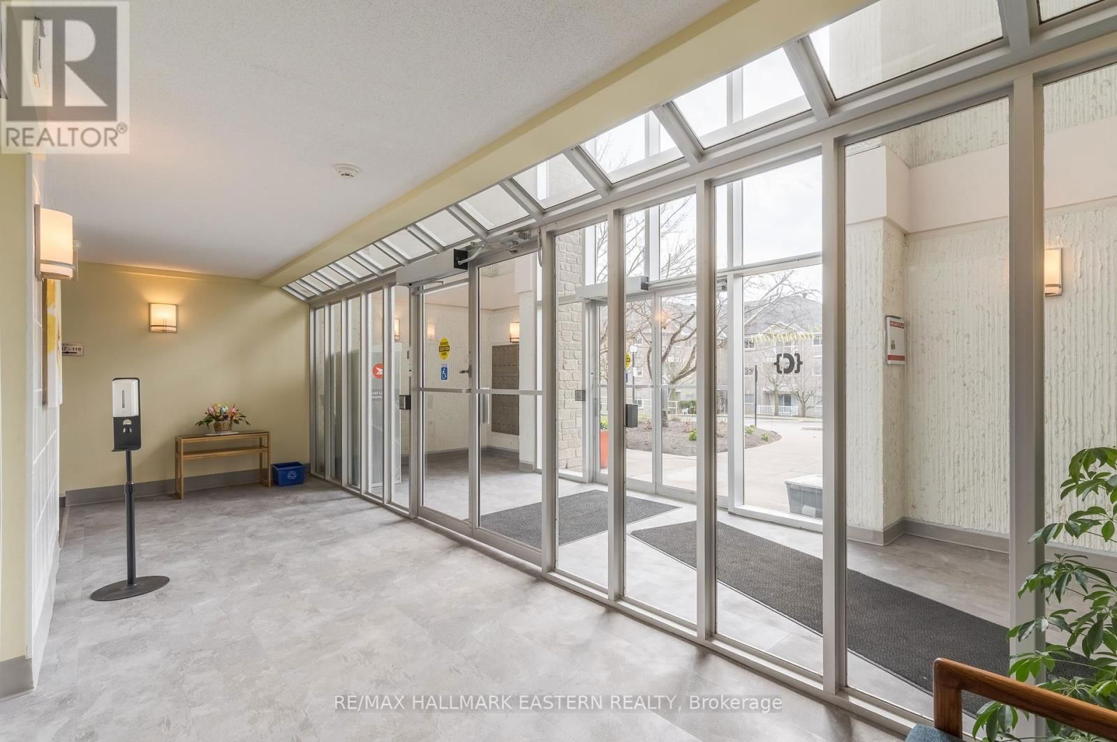 301C - 1099 CLONSILLA AVENUE Image 6