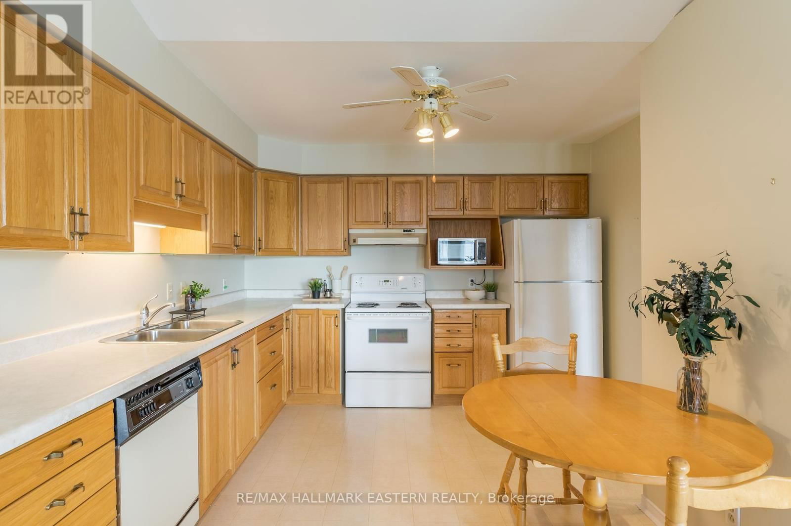 301C - 1099 CLONSILLA AVENUE Image 9