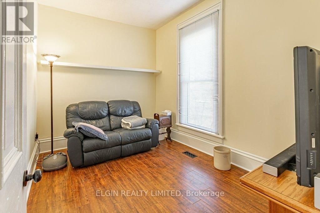 474 TALBOT STREET WEST Image 17