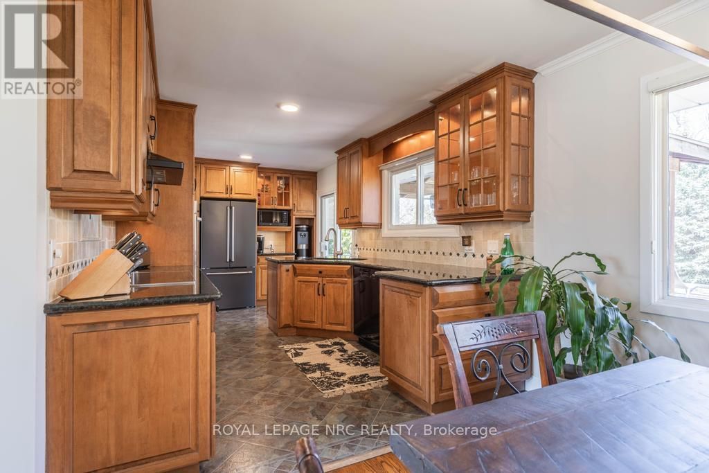 25 VICTOR BOULEVARD Image 24