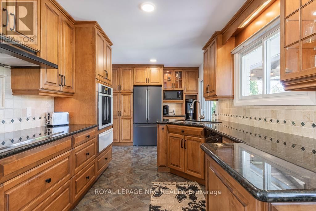 25 VICTOR BOULEVARD Image 25