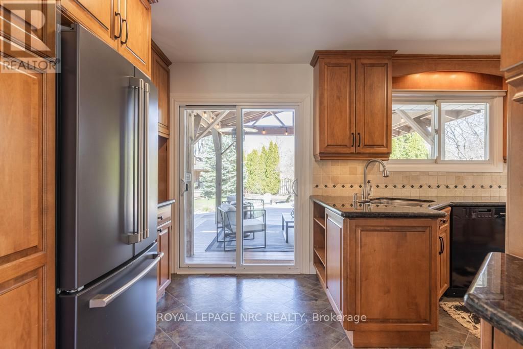 25 VICTOR BOULEVARD Image 26