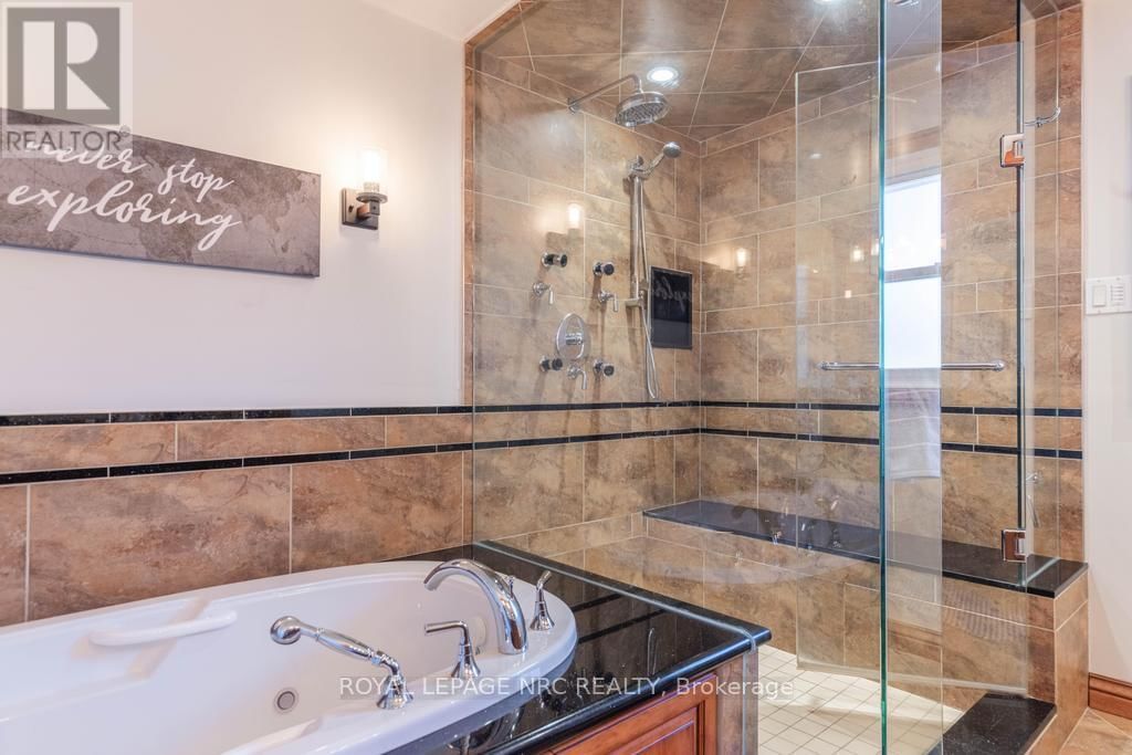 25 VICTOR BOULEVARD Image 32