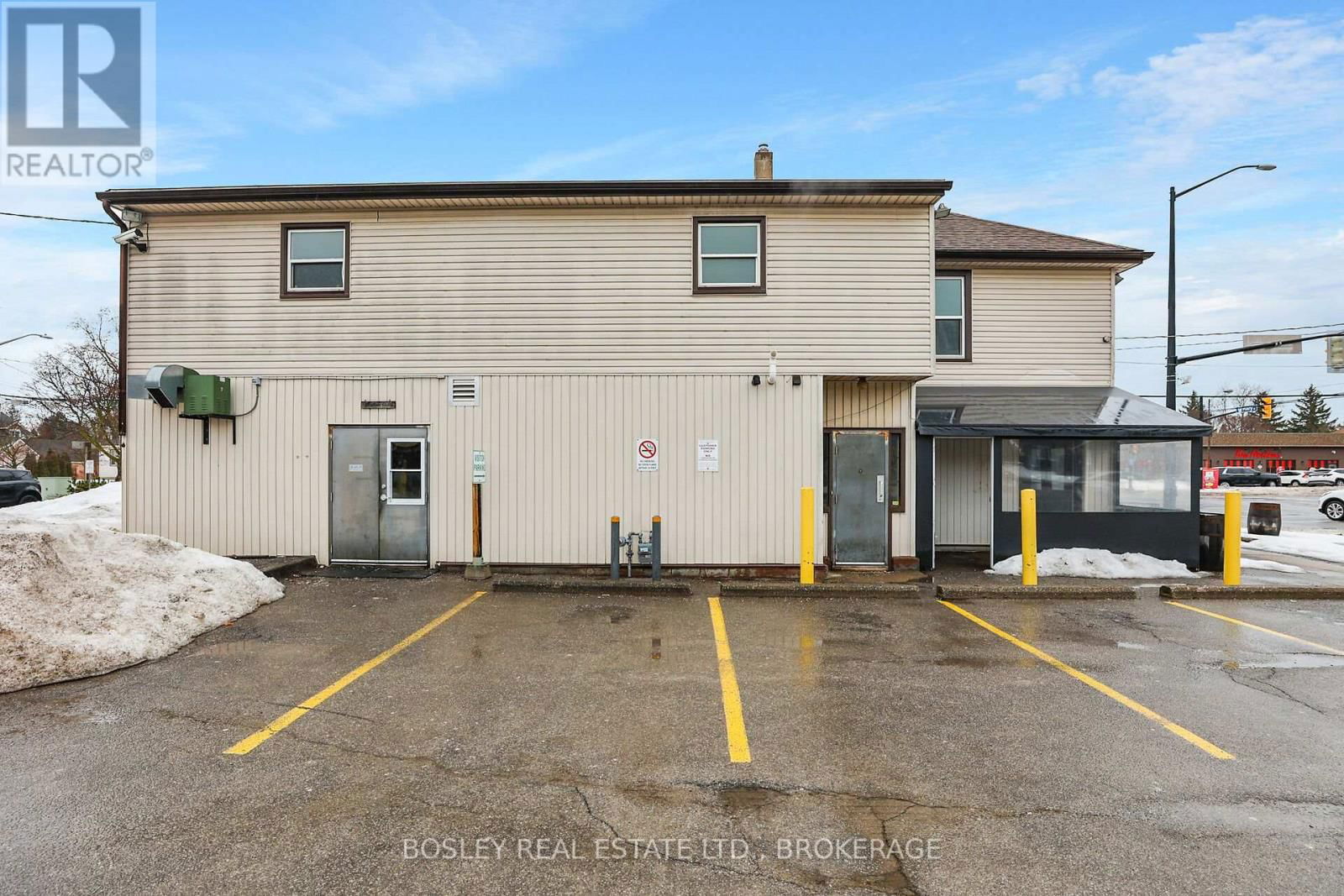 7 - 242 MARY STREET Image 2