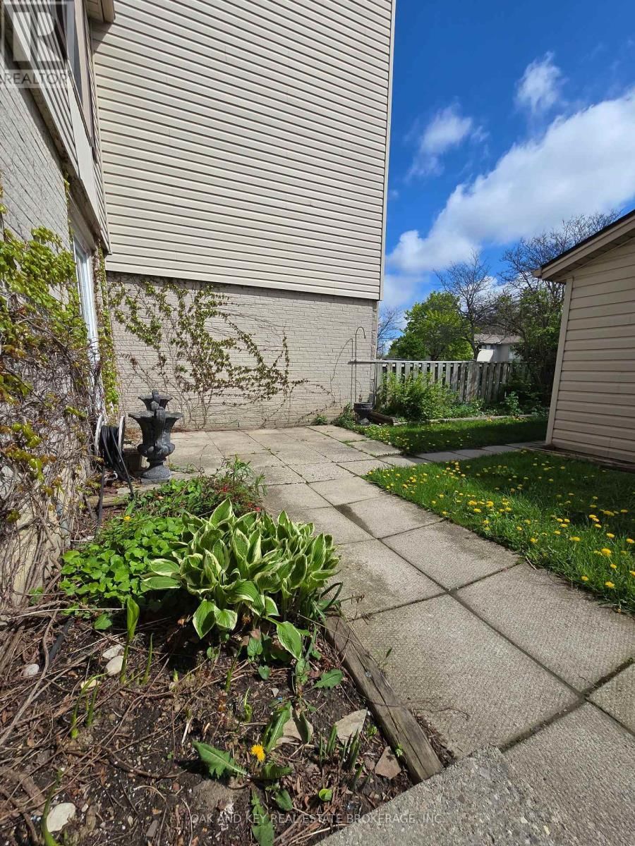 895 DALHOUSIE DRIVE Image 11