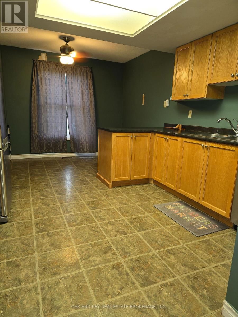 895 DALHOUSIE DRIVE Image 3