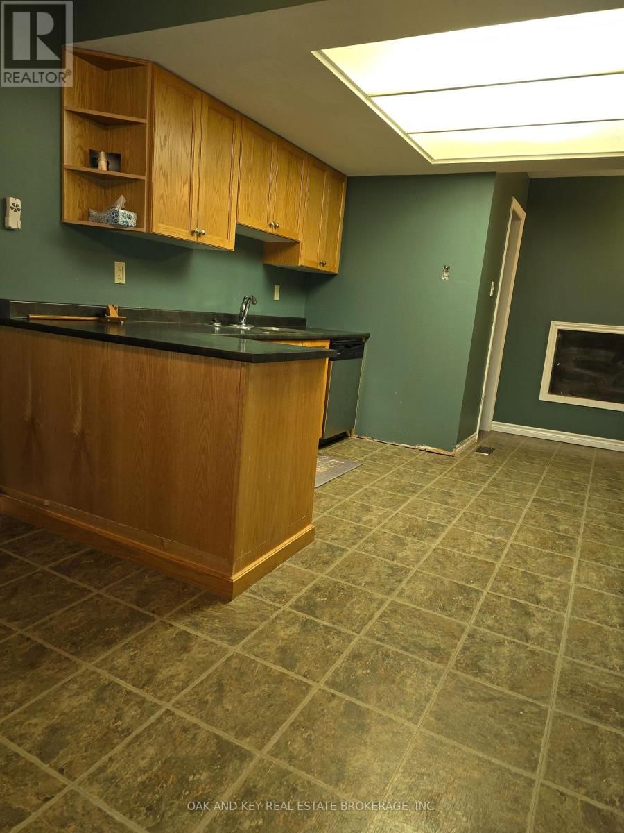 895 DALHOUSIE DRIVE Image 4