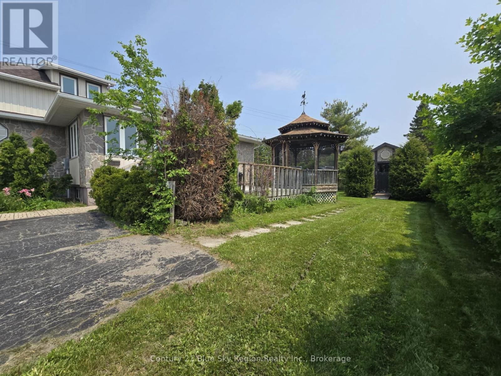 22 DUBEAU STREET Image 45