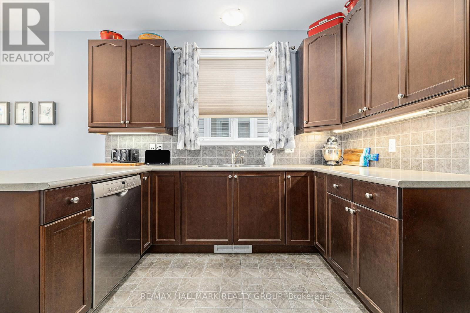 220 CELTIC RIDGE CRESCENT Image 16