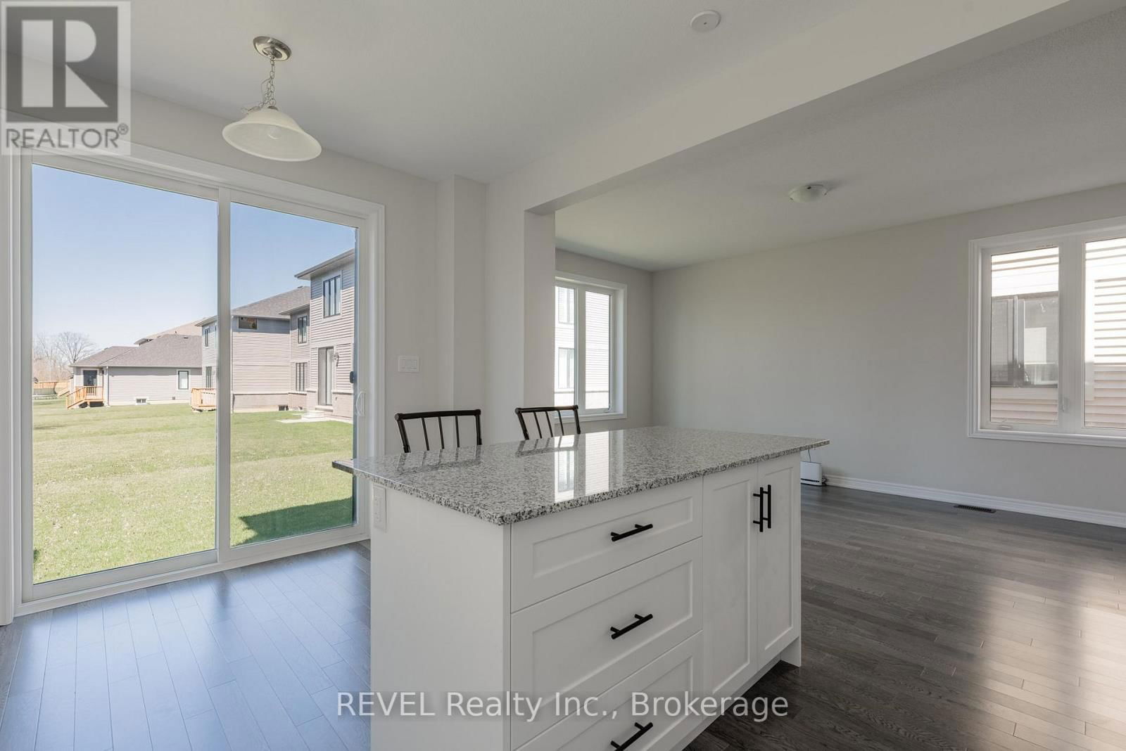 98 MARION STREET Image 12