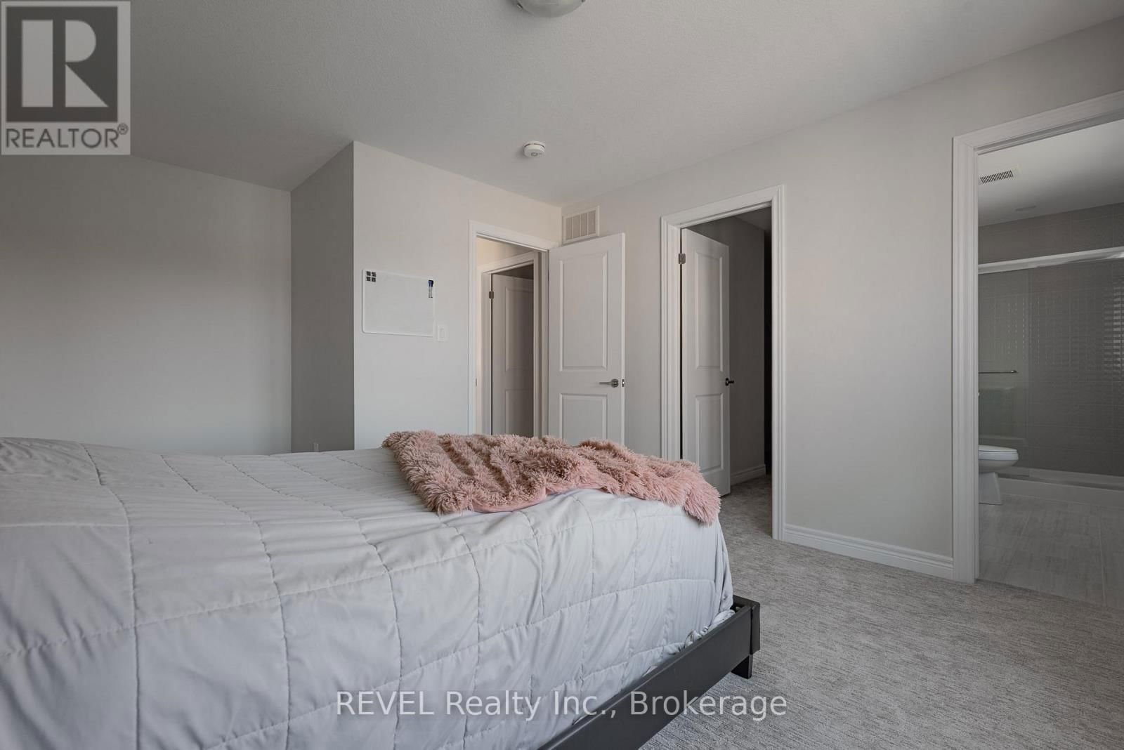 98 MARION STREET Image 26