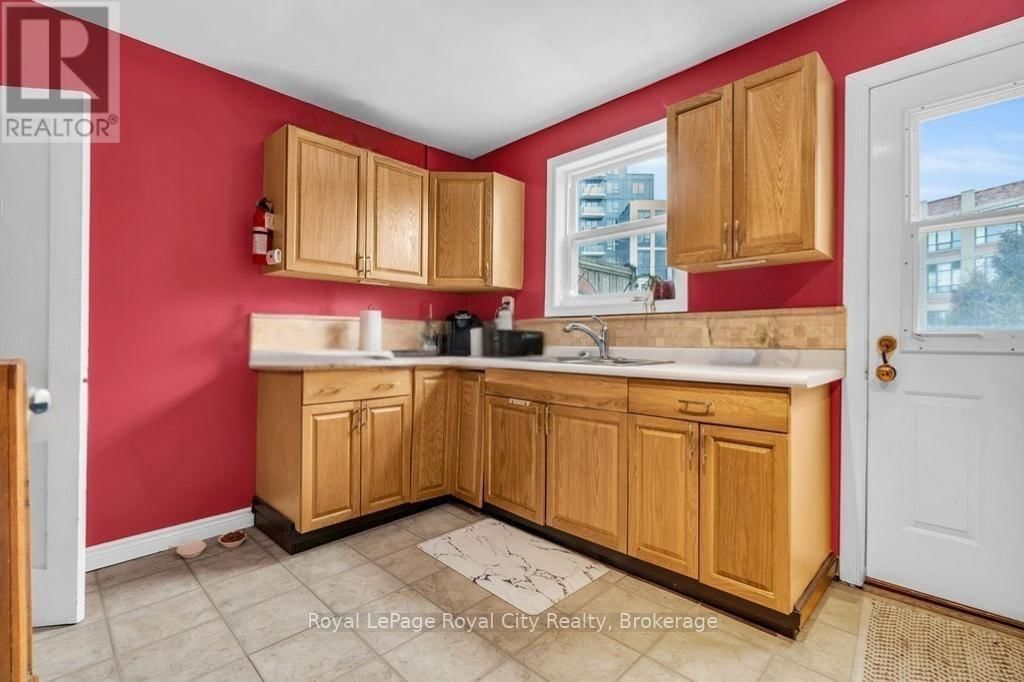 104 NEEVE STREET Image 12