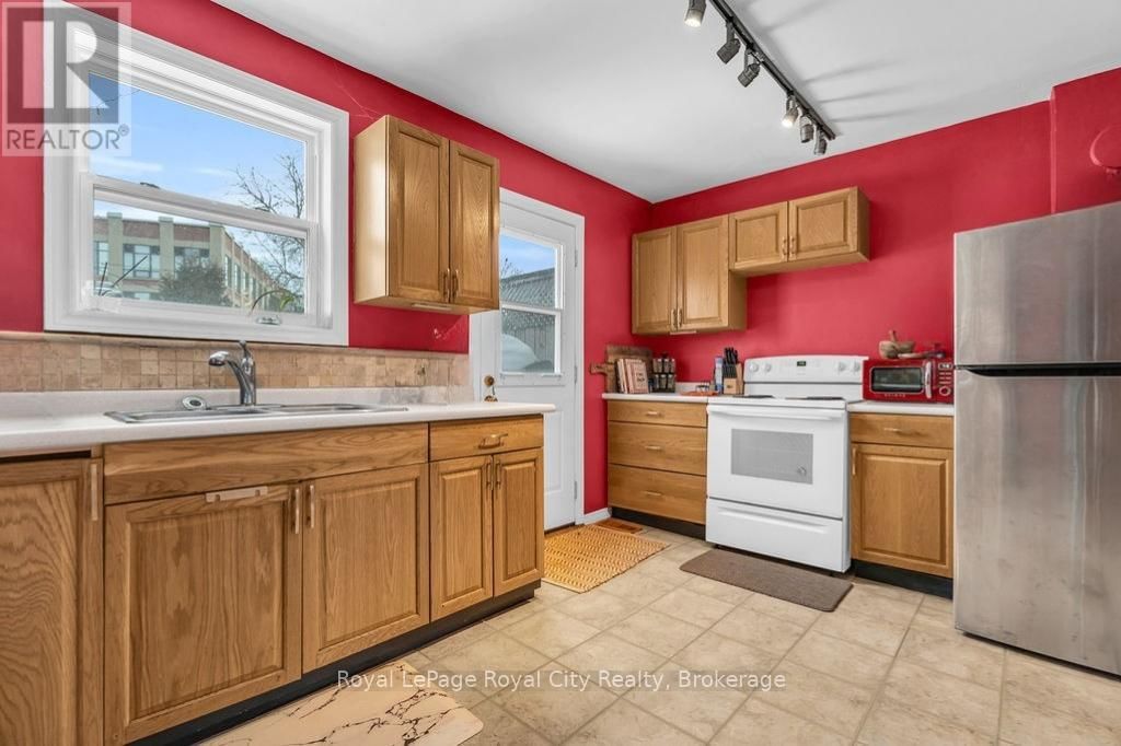 104 NEEVE STREET Image 13