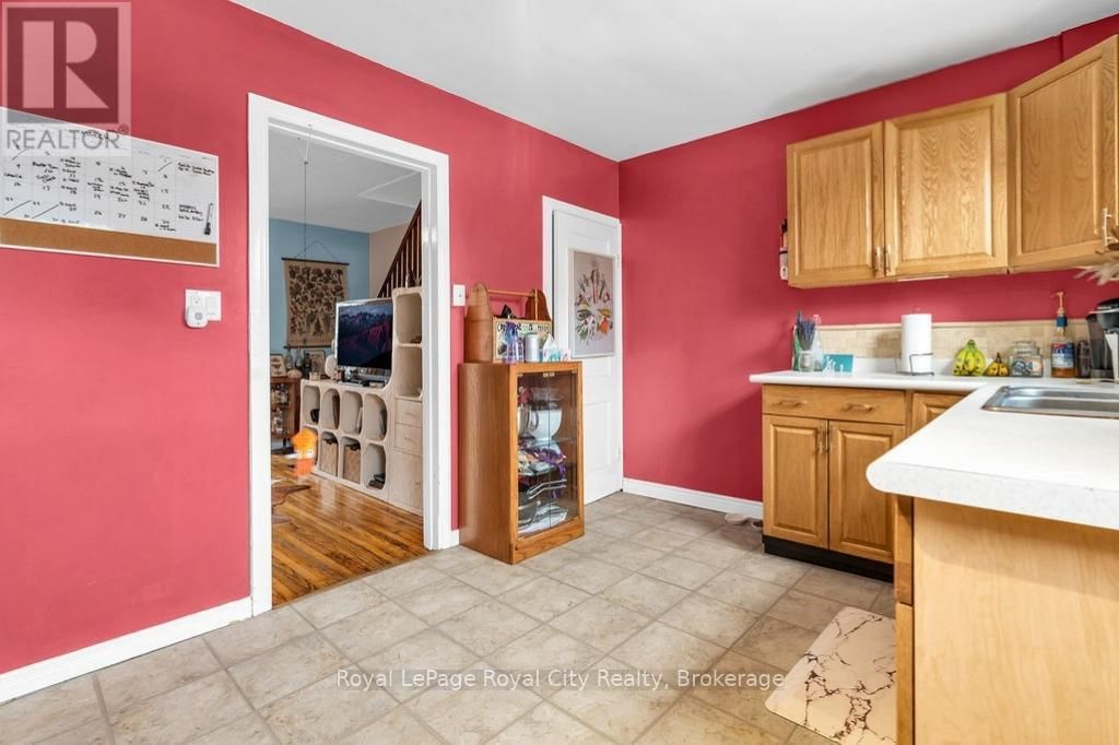 104 NEEVE STREET Image 14