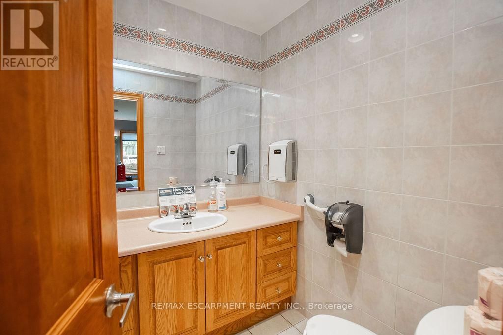 144 WILSON STREET EAST Image 16