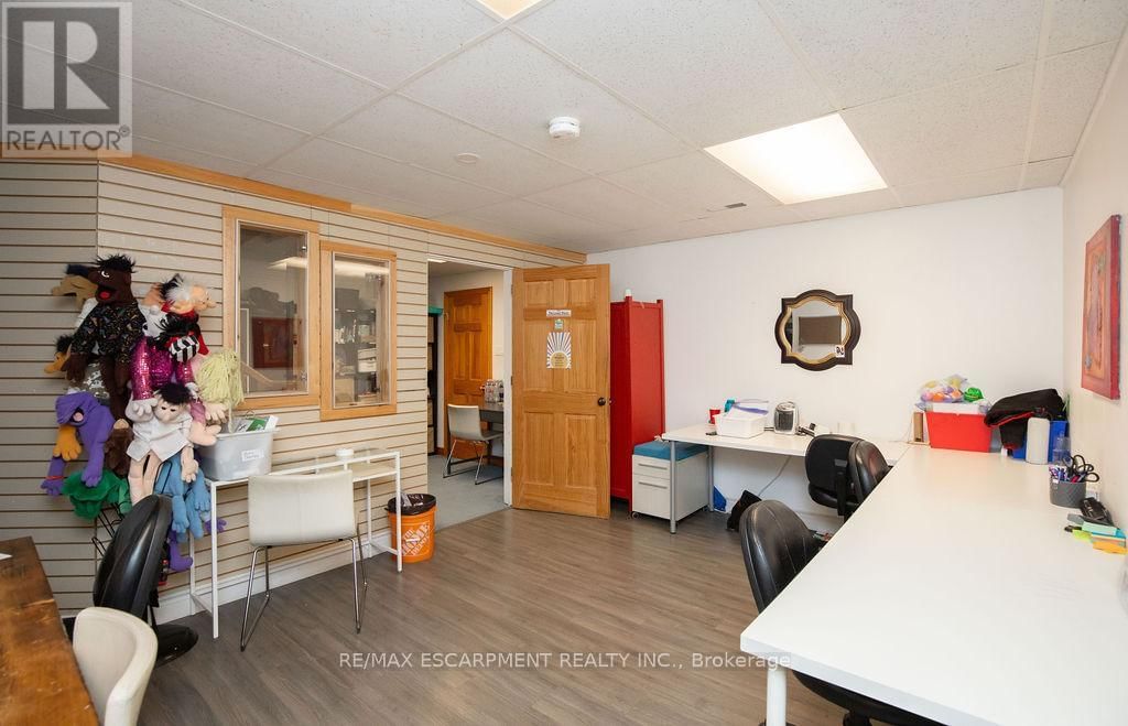 144 WILSON STREET EAST Image 34