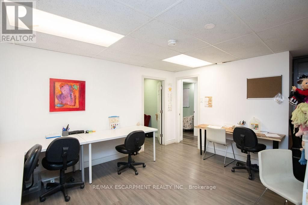 144 WILSON STREET EAST Image 35