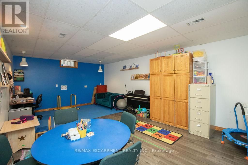 144 WILSON STREET EAST Image 37