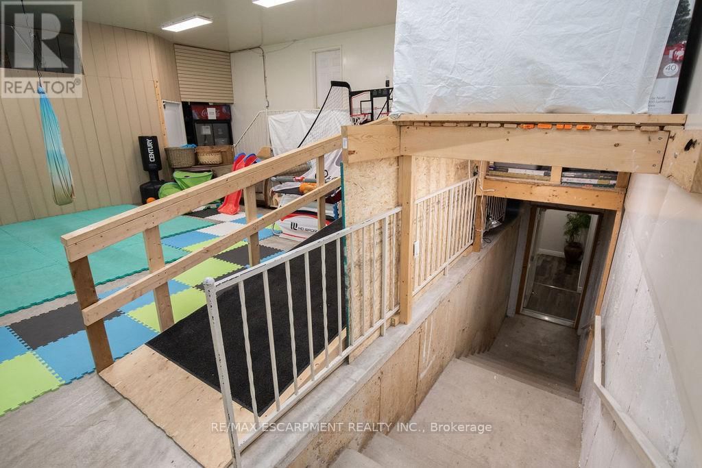 144 WILSON STREET EAST Image 39