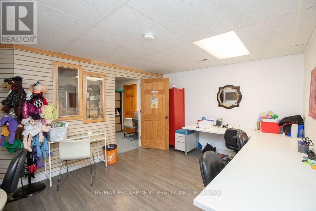 144 WILSON STREET EAST Image 42