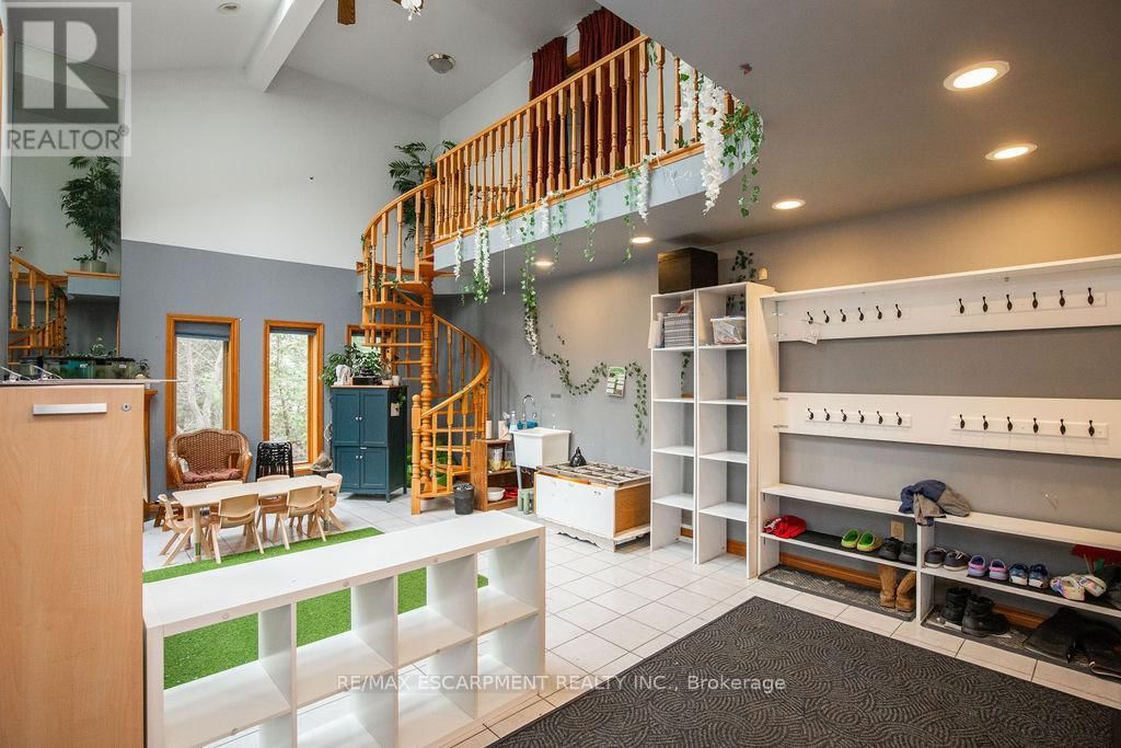 144 WILSON STREET EAST Image 9