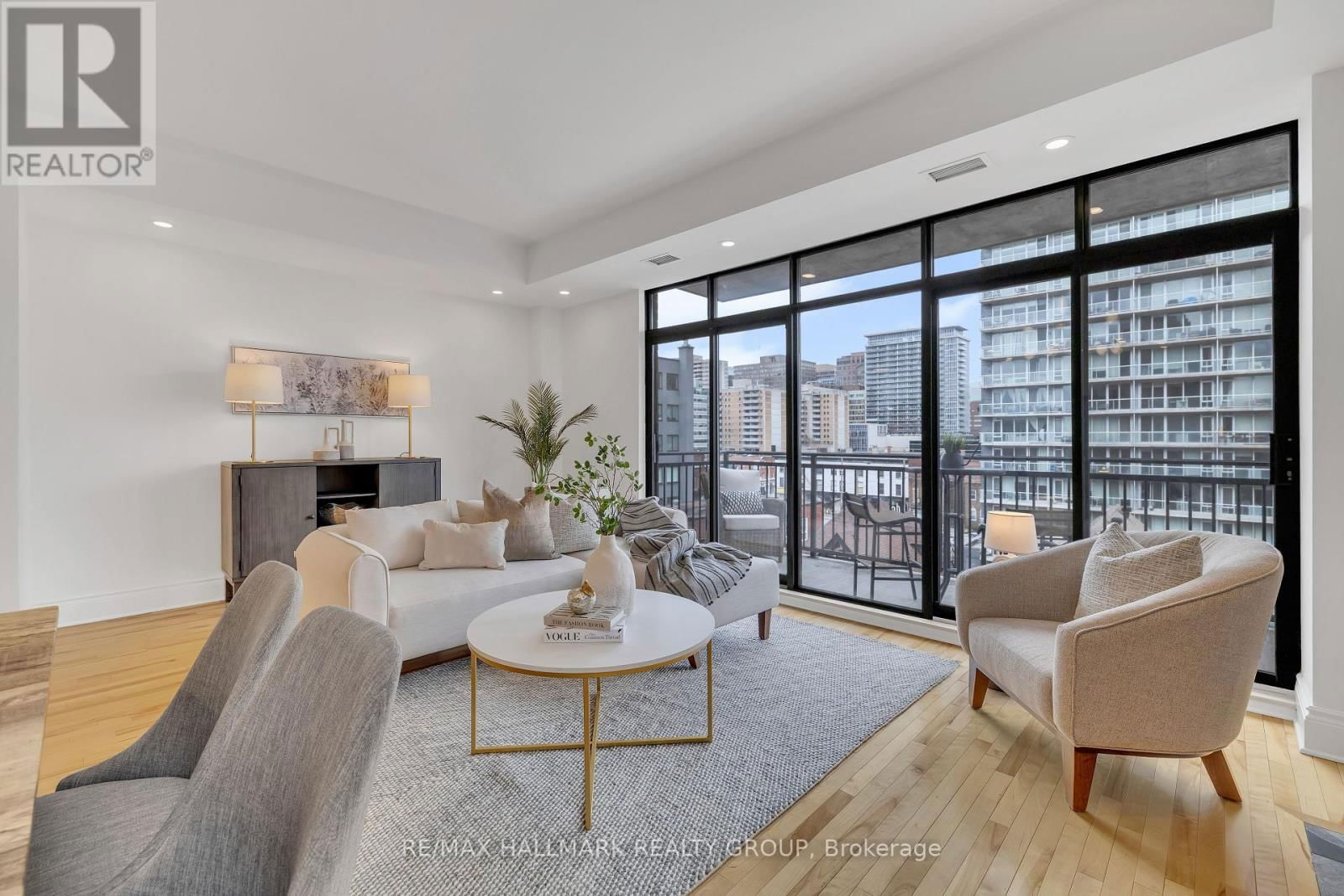 602 - 374 COOPER STREET Image 13