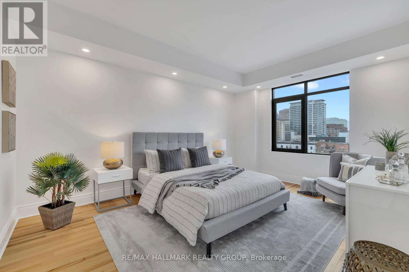 602 - 374 COOPER STREET Image 17
