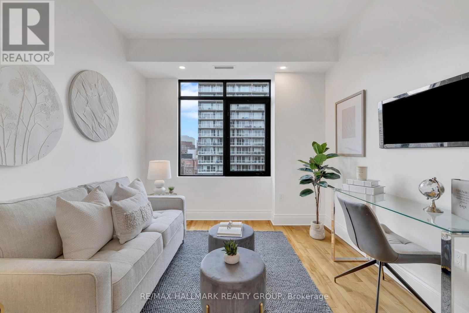 602 - 374 COOPER STREET Image 22