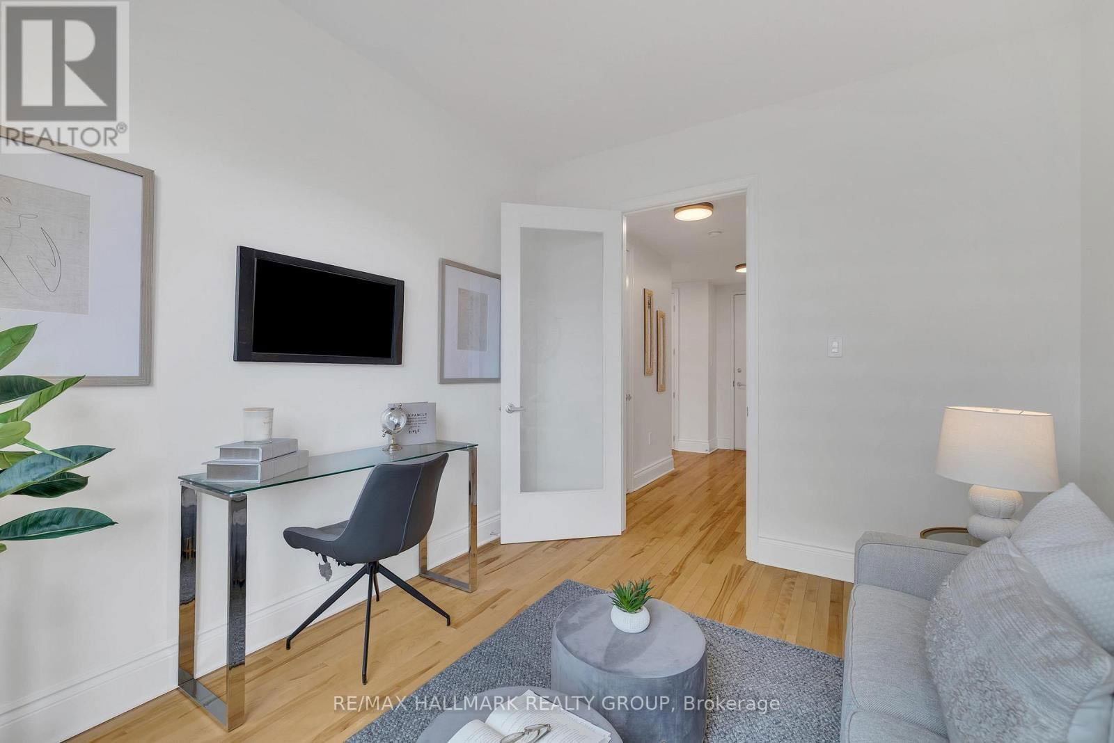602 - 374 COOPER STREET Image 24