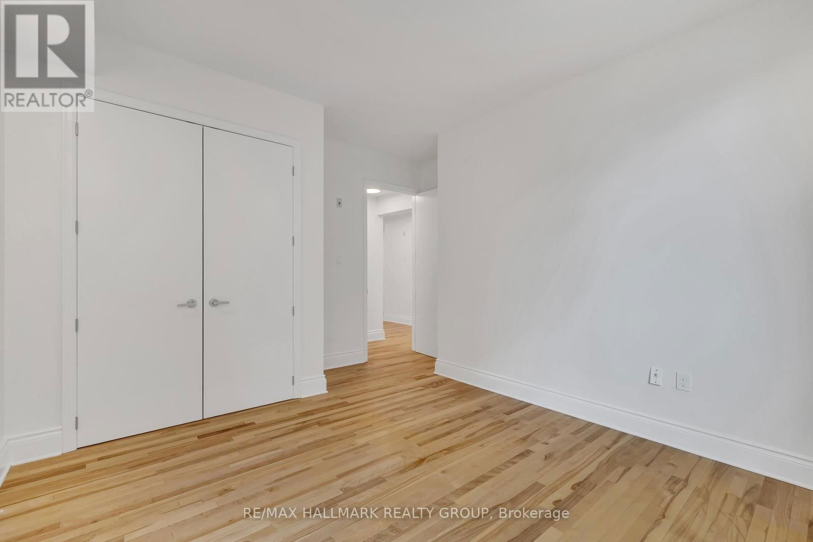 602 - 374 COOPER STREET Image 26