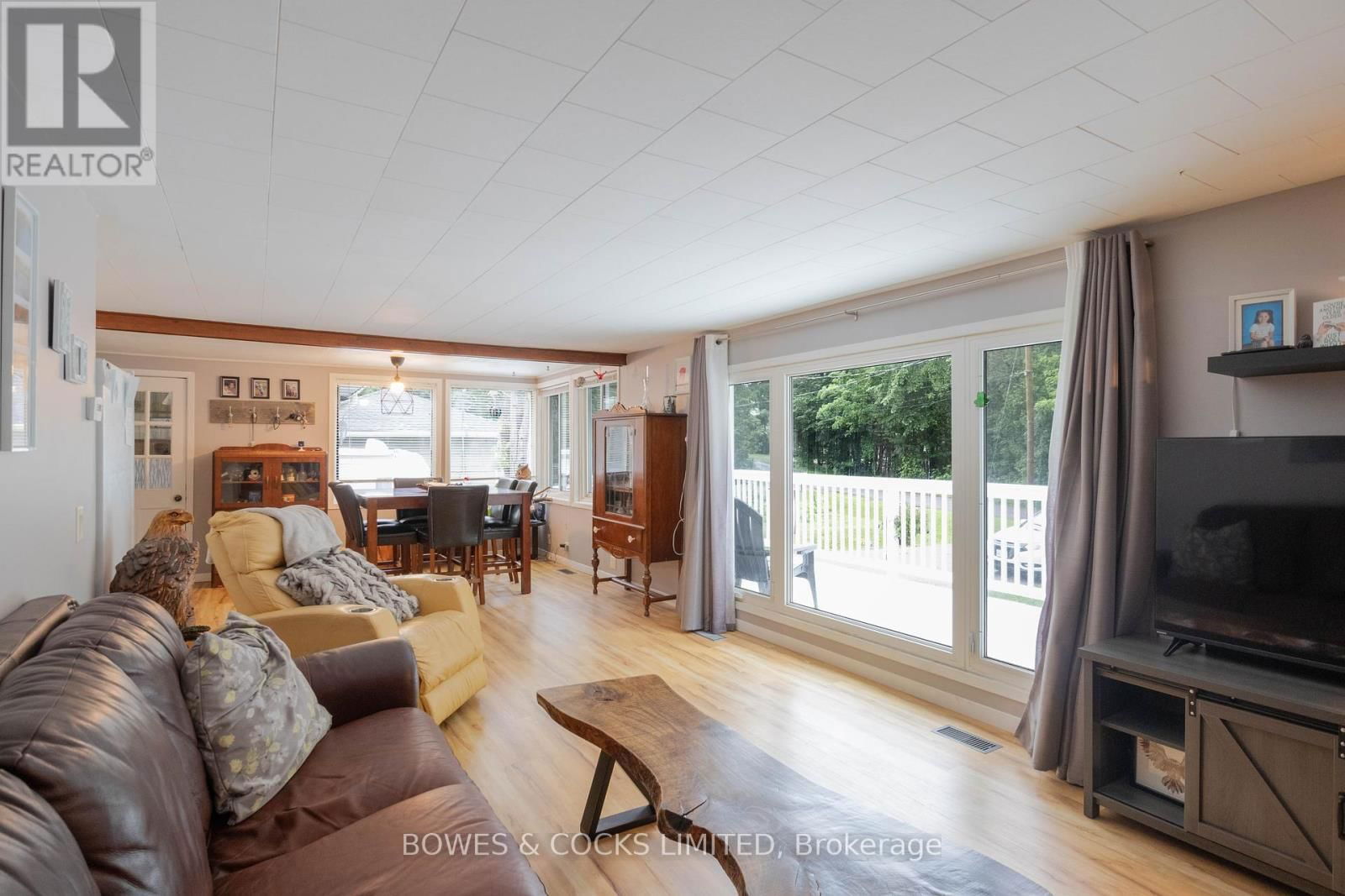 1545 WESTVIEW CRESCENT Image 16