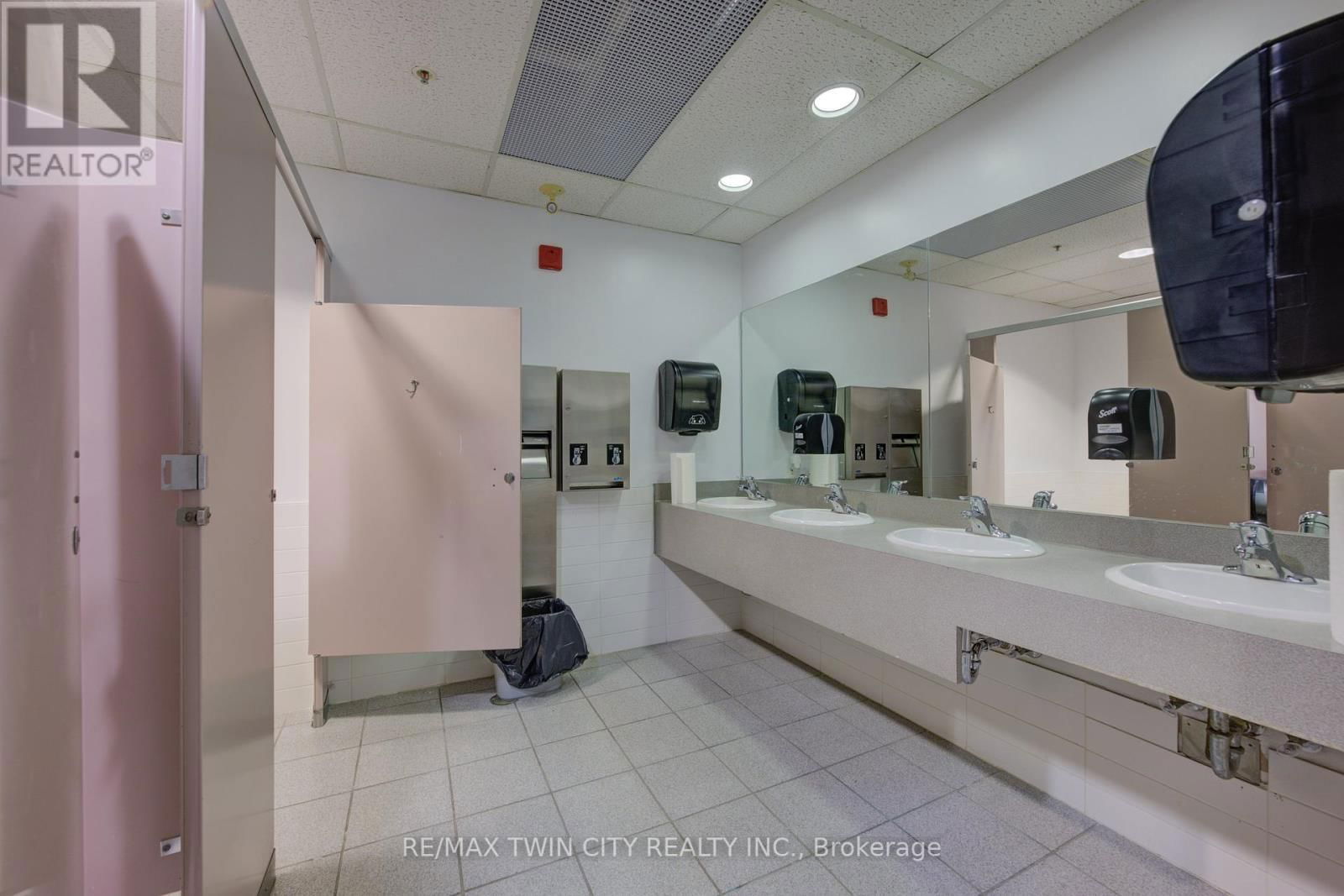 575 RIVERBEND DRIVE Image 17