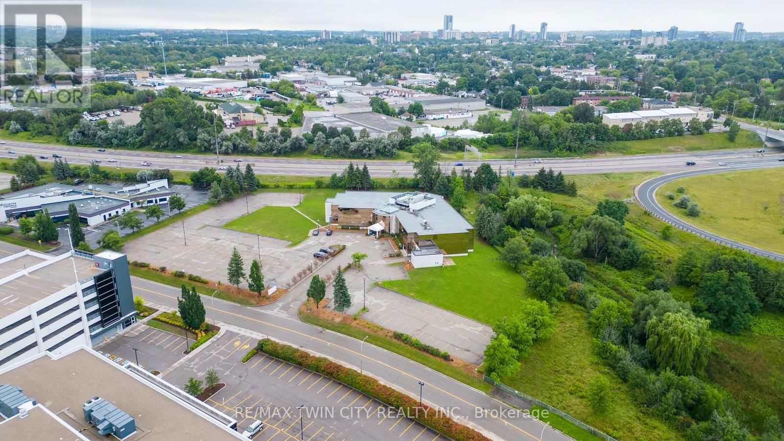 575 RIVERBEND DRIVE Image 4