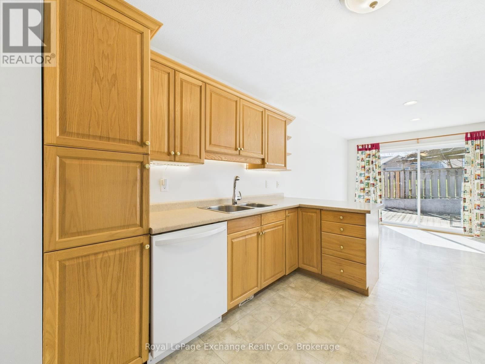 172 PARK DRIVE Image 11