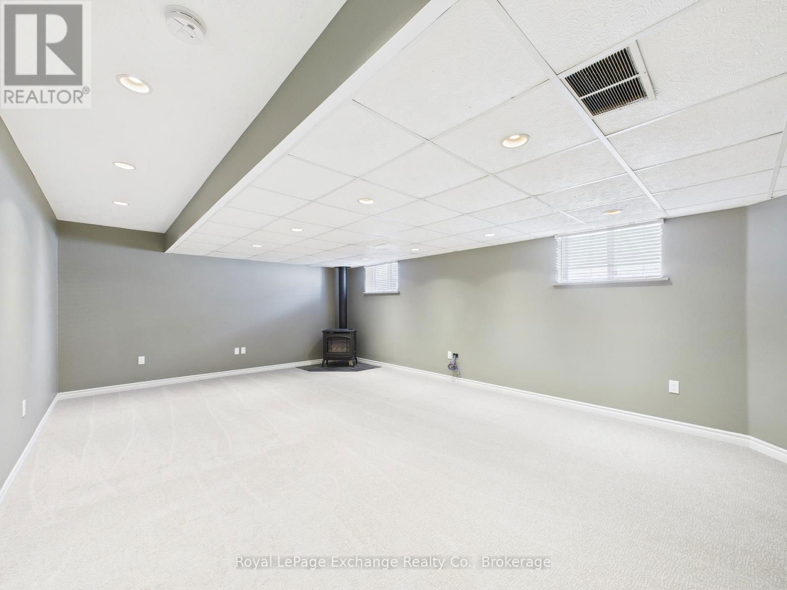 172 PARK DRIVE Image 32
