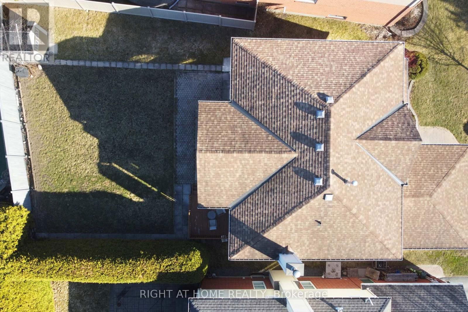 4 BALDING CRESCENT Image 2