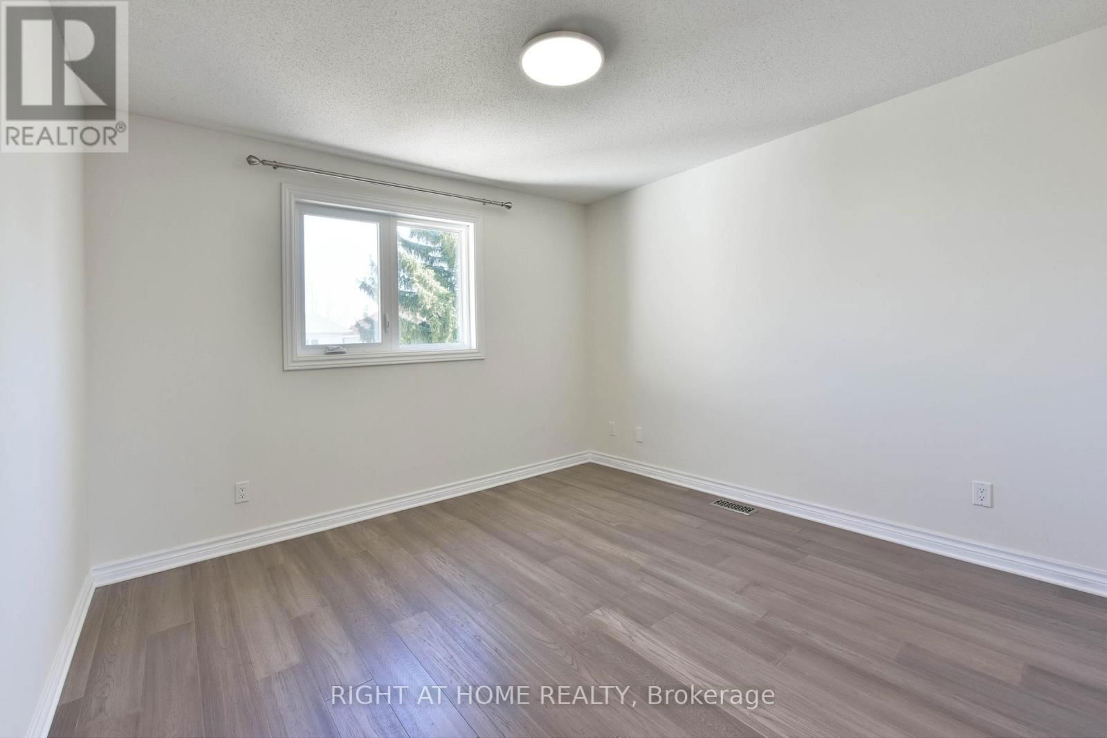 4 BALDING CRESCENT Image 33