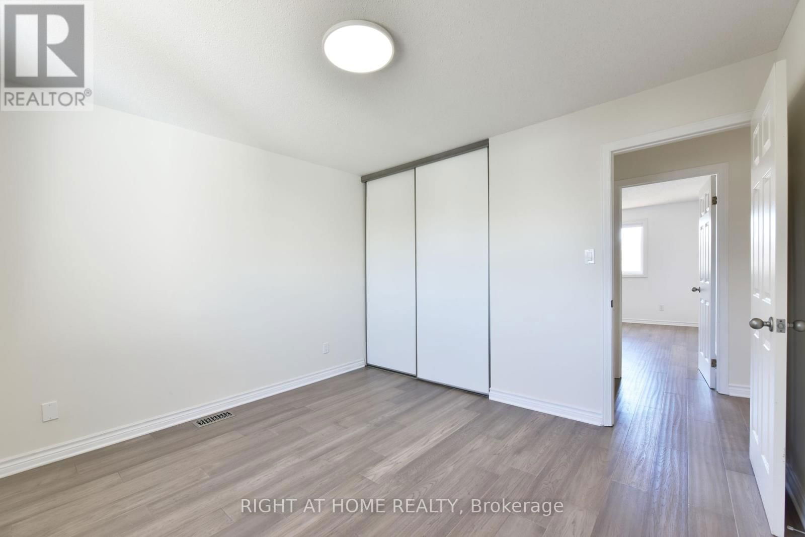 4 BALDING CRESCENT Image 34