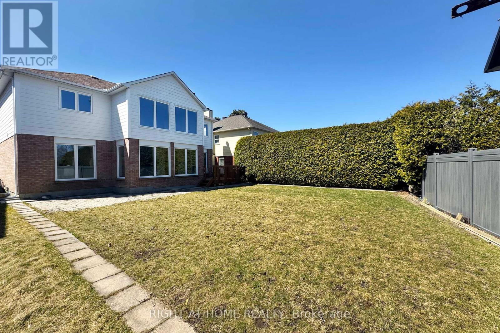 4 BALDING CRESCENT Image 44