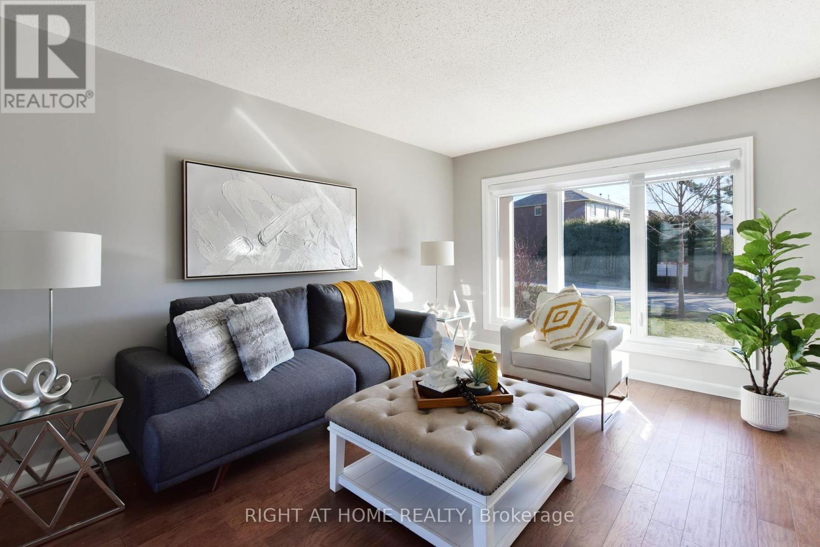 4 BALDING CRESCENT Image 9