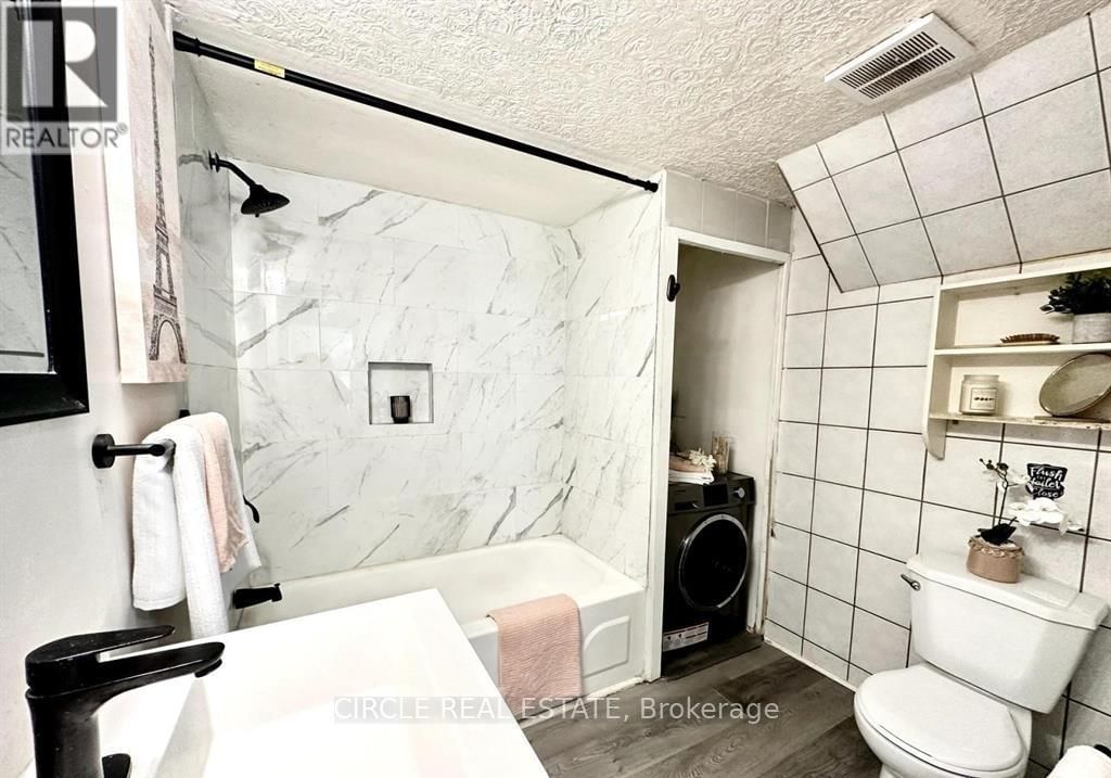 273 QUEEN STREET Image 15