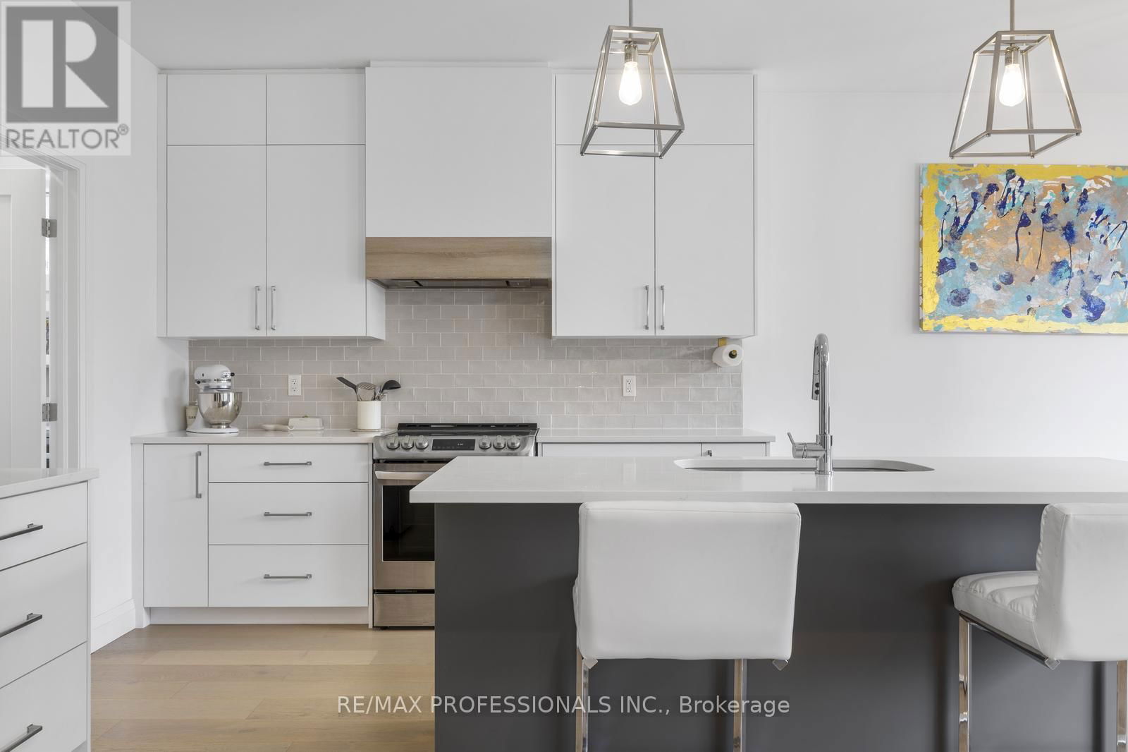 20 ALEXANDER CIRCLE Image 11