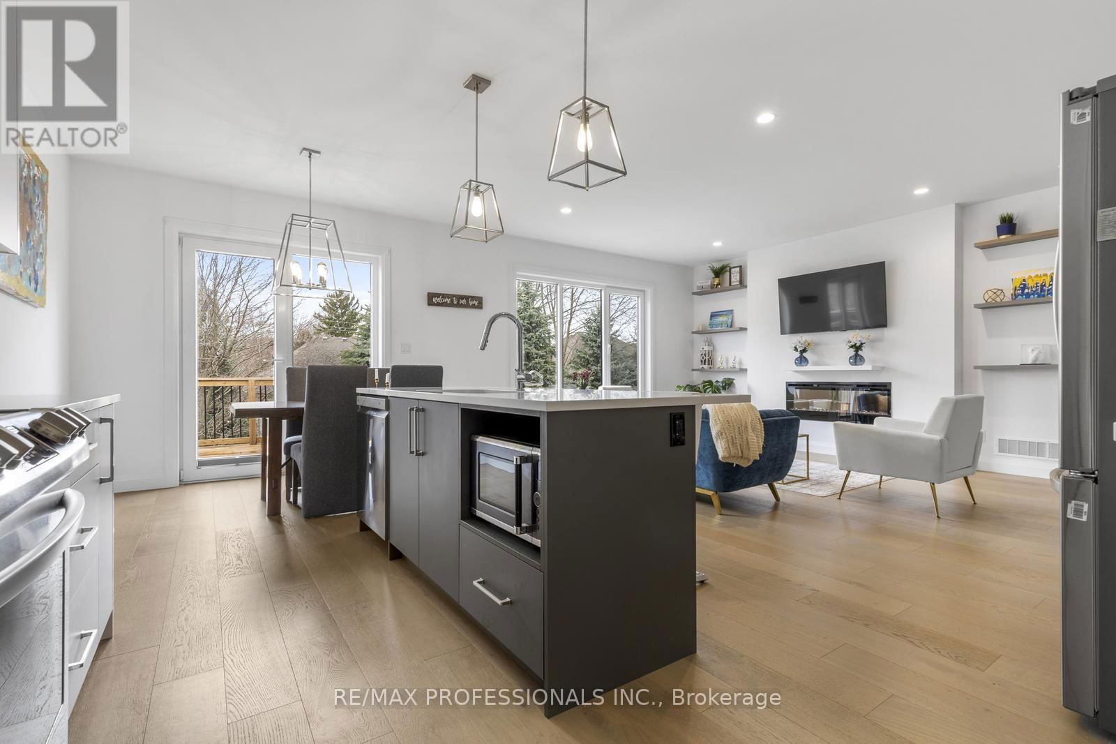 20 ALEXANDER CIRCLE Image 14