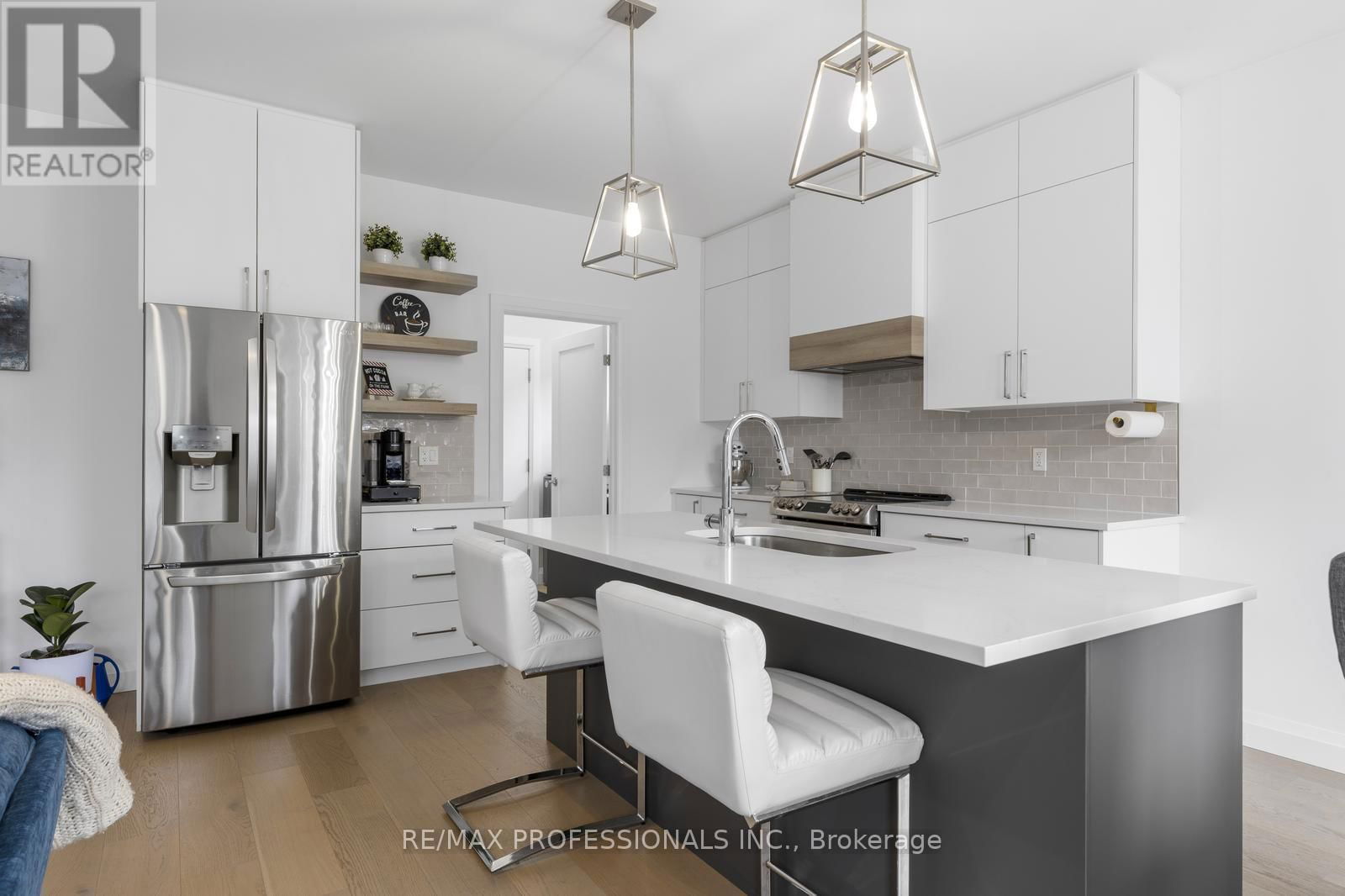 20 ALEXANDER CIRCLE Image 15