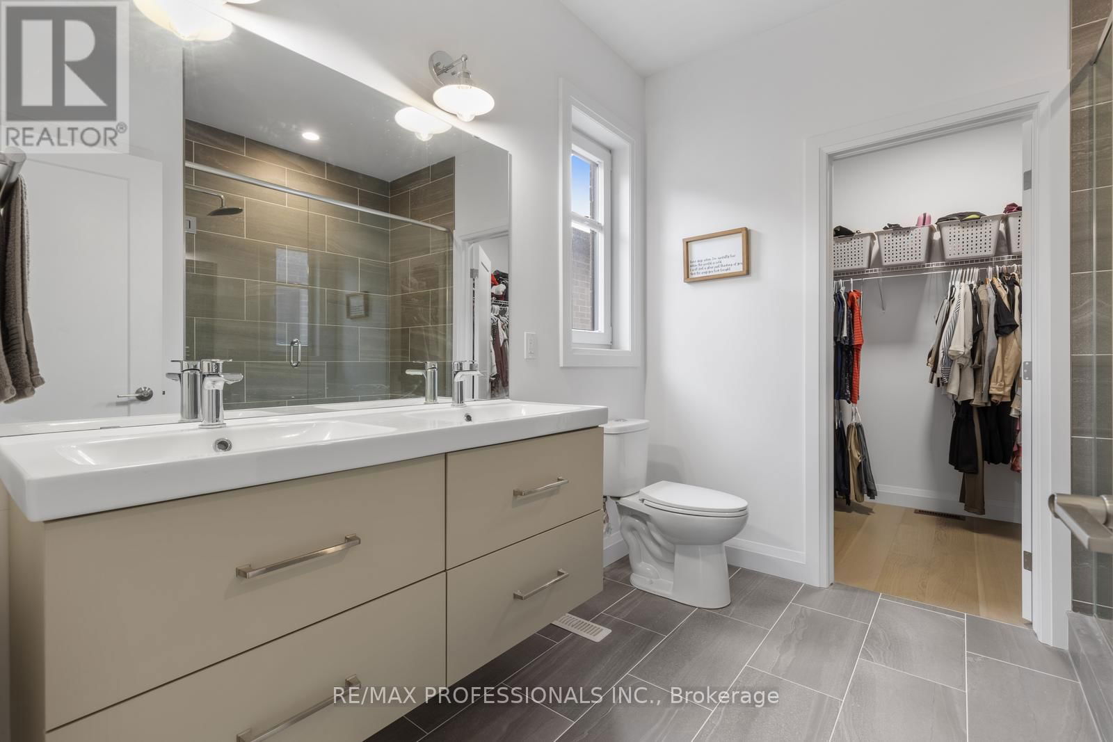 20 ALEXANDER CIRCLE Image 23