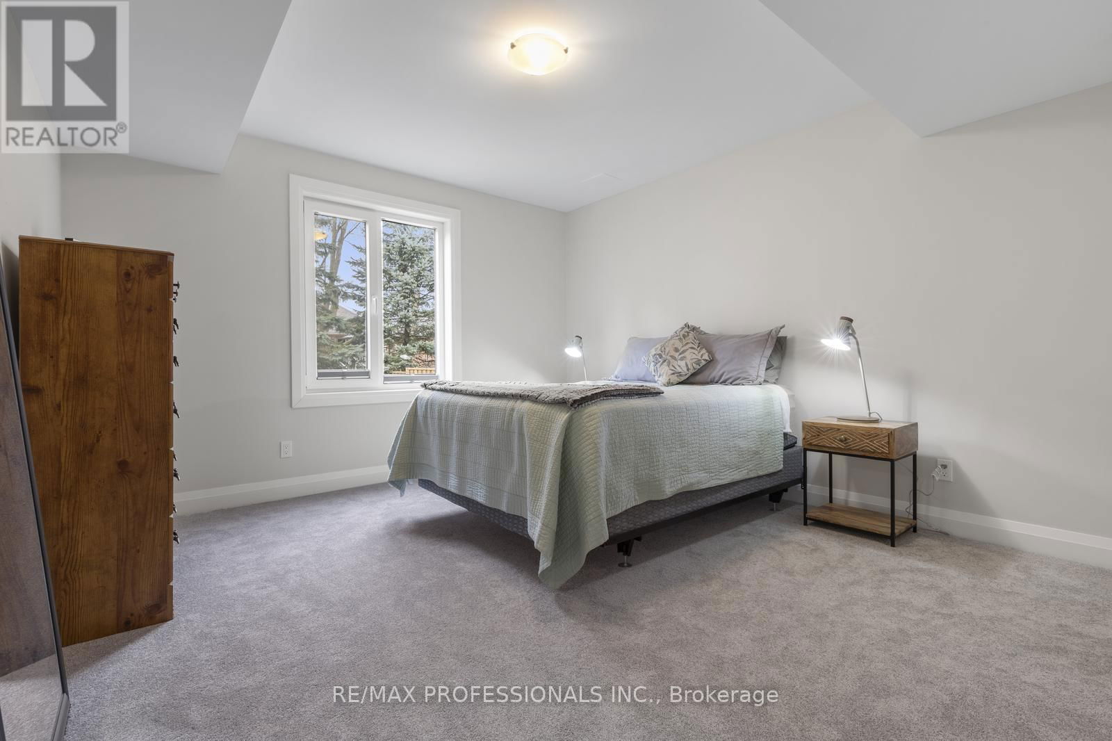 20 ALEXANDER CIRCLE Image 28