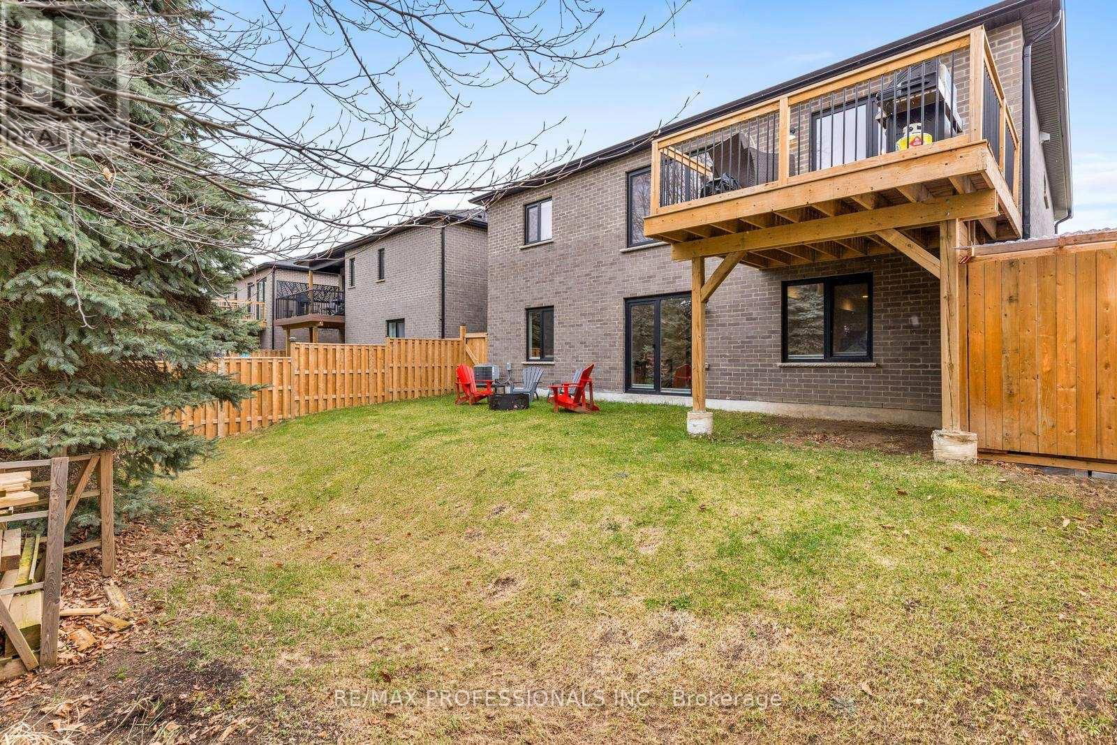 20 ALEXANDER CIRCLE Image 31