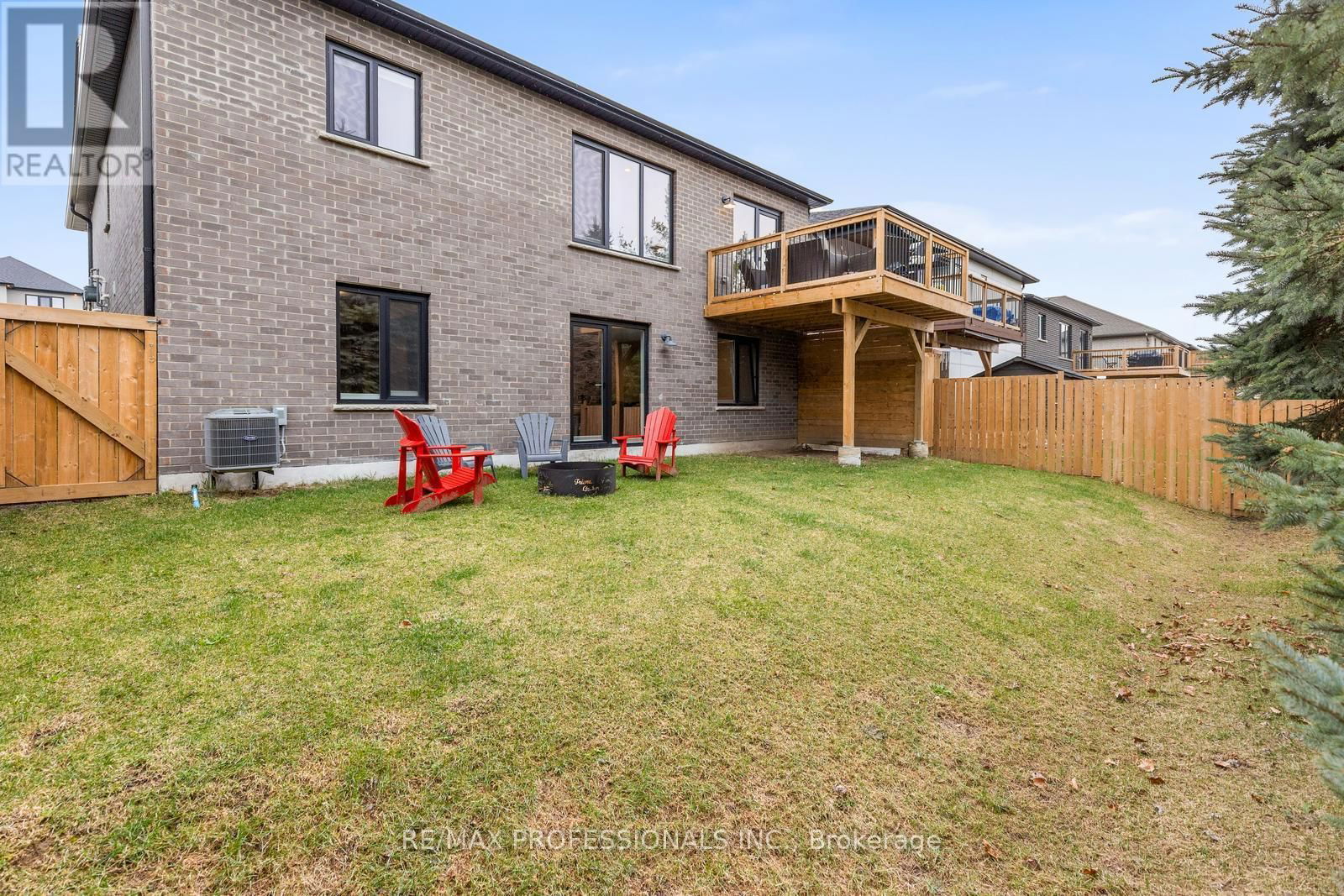 20 ALEXANDER CIRCLE Image 32