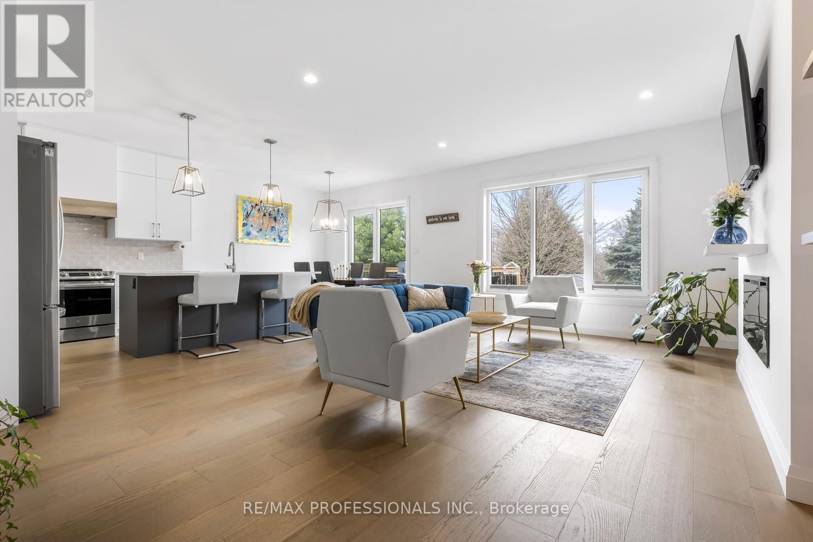 20 ALEXANDER CIRCLE Image 5