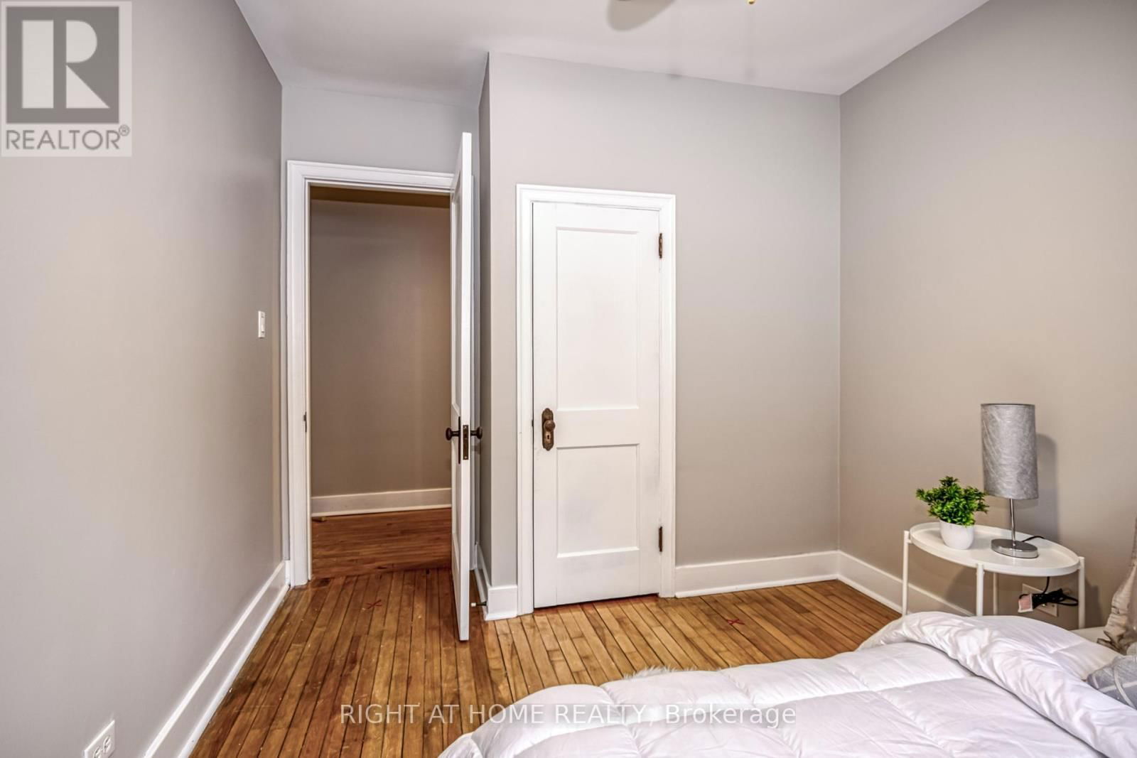 105 RIVERSIDE DRIVE Image 16